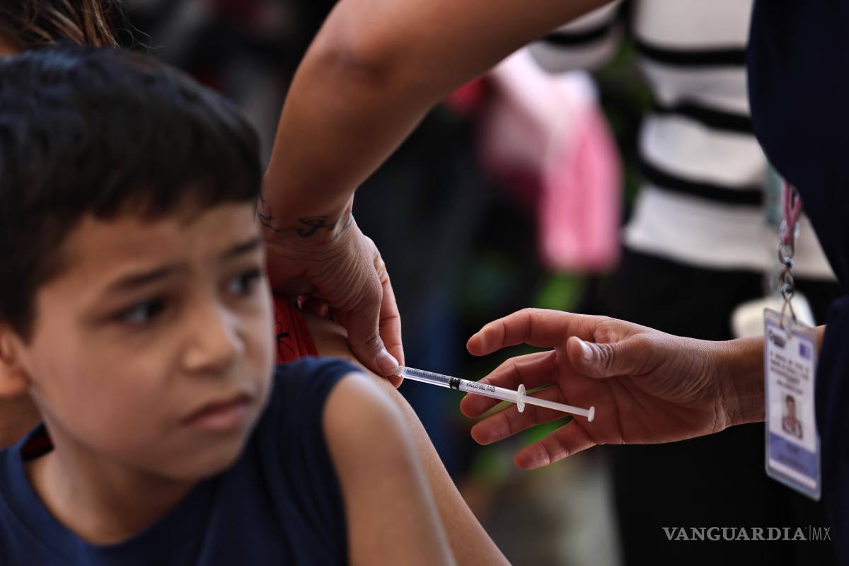 $!Autoridades sanitarias coahuilenses han reforzado la campaña de vacunación para frenar los contagios que ya se sienten en el resto del país.
