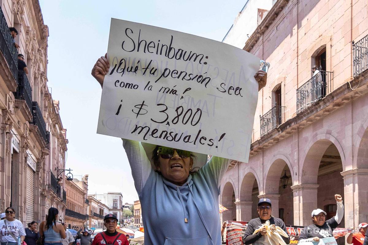 $!Alrededor de 20 mil maestros de Zacatecas protestaron para exigir la revocación de la Reforma a la Ley ISSSTE del 2007.