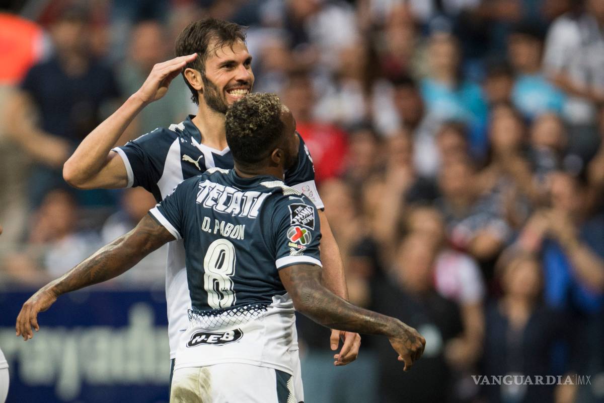 Entre polémica y sudando la gota gorda, Monterrey sale 'rayado' en triunfo contra Pumas