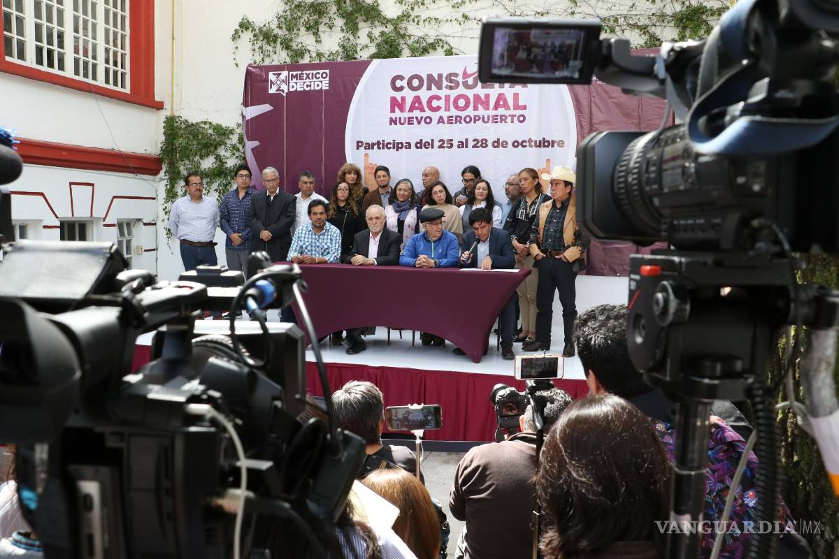 $!“No será decisión cupular”: AMLO defiende consulta de NAIM