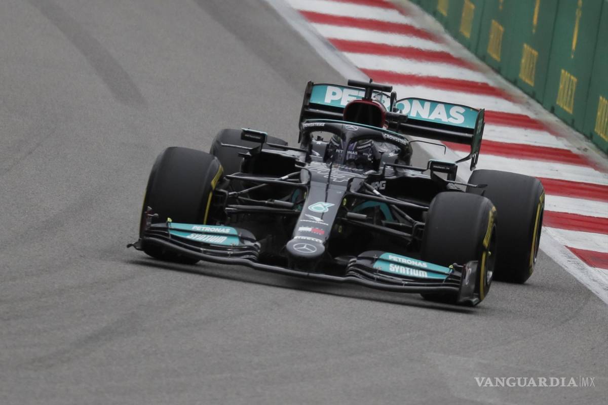 $!El heptacampeón amarró la victoria, pero no todo fueron buenas noticias para él, ya que Verstappen, que partía desde el último puesto, quedó segundo.