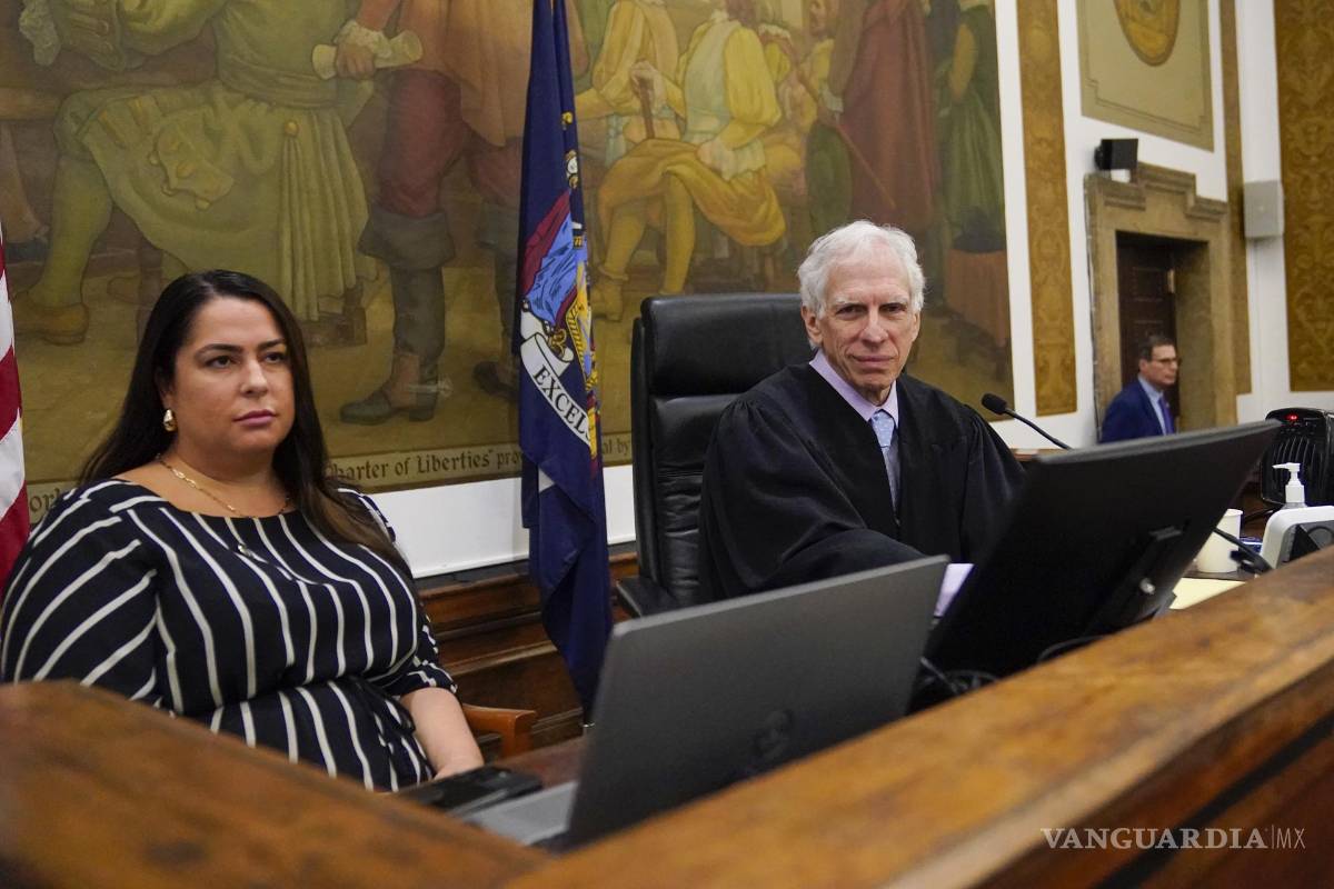 $!El juez de la Corte Suprema del Estado de Nueva York, Arthur Engoron, (R) preside durante el juicio por fraude civil del expresidente estadounidense Donald J. Trump.