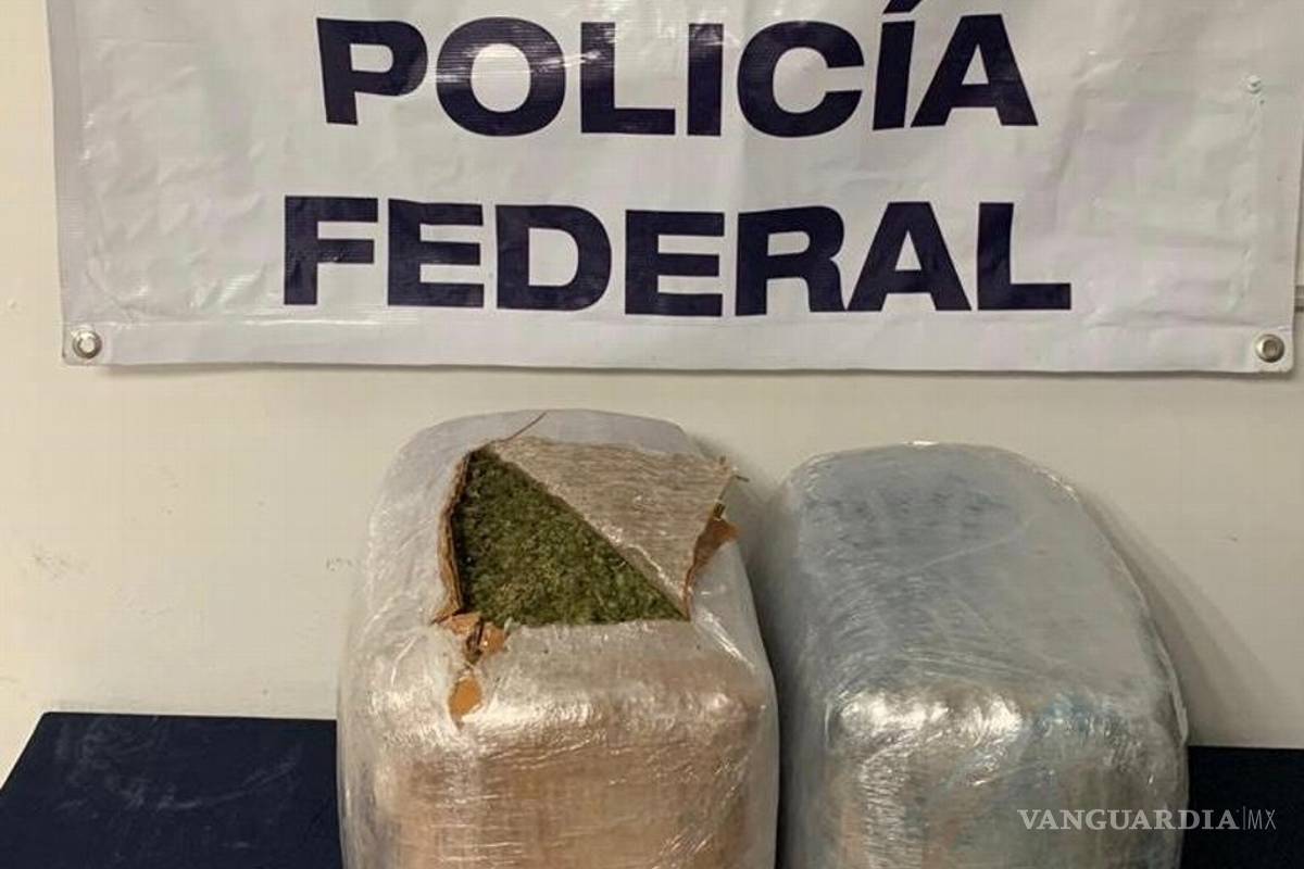 Huyen y abandonan 60 kilos de mariguana en auto