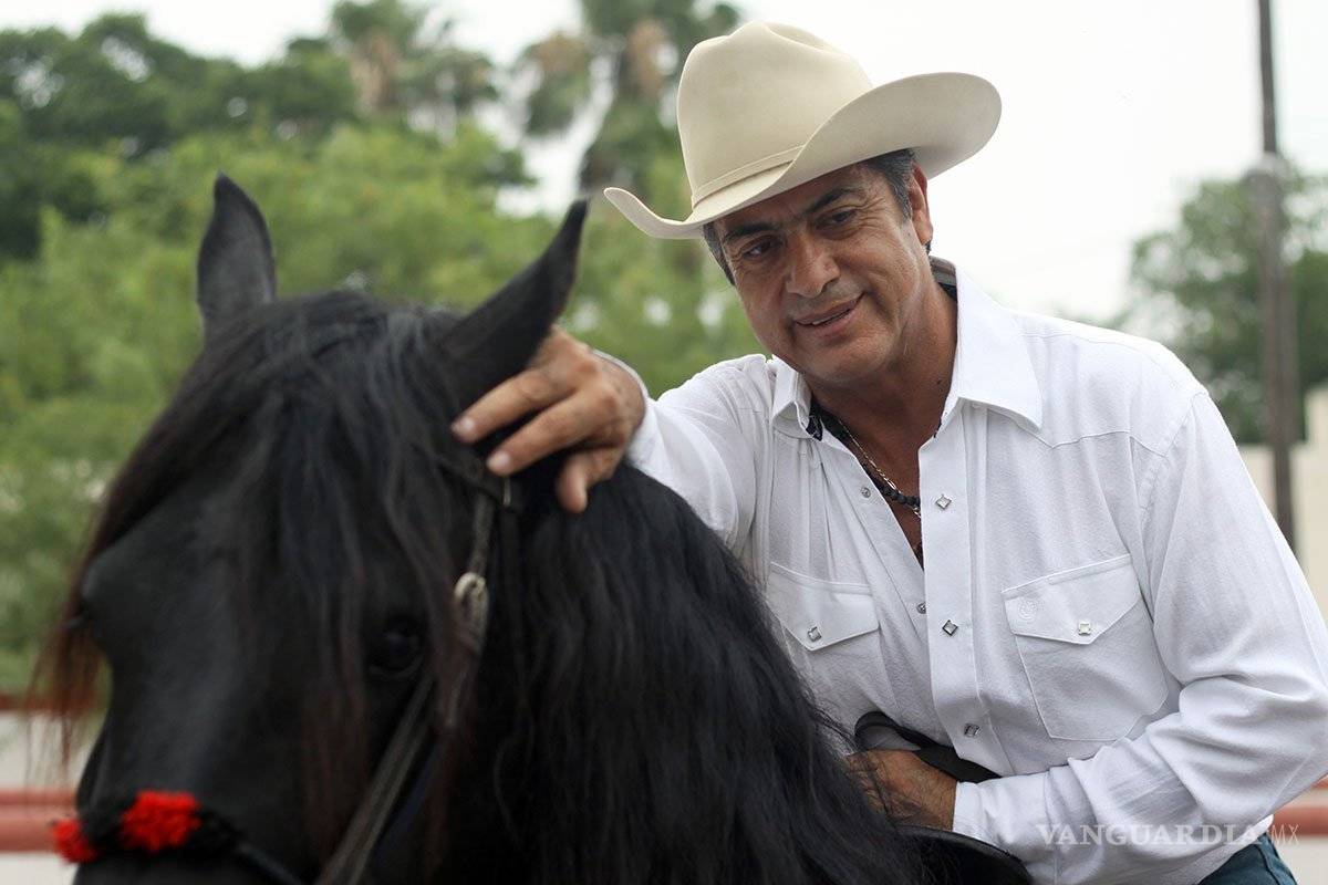 Santaclós dejará de ser gacho en Nuevo León: ‘El Bronco’