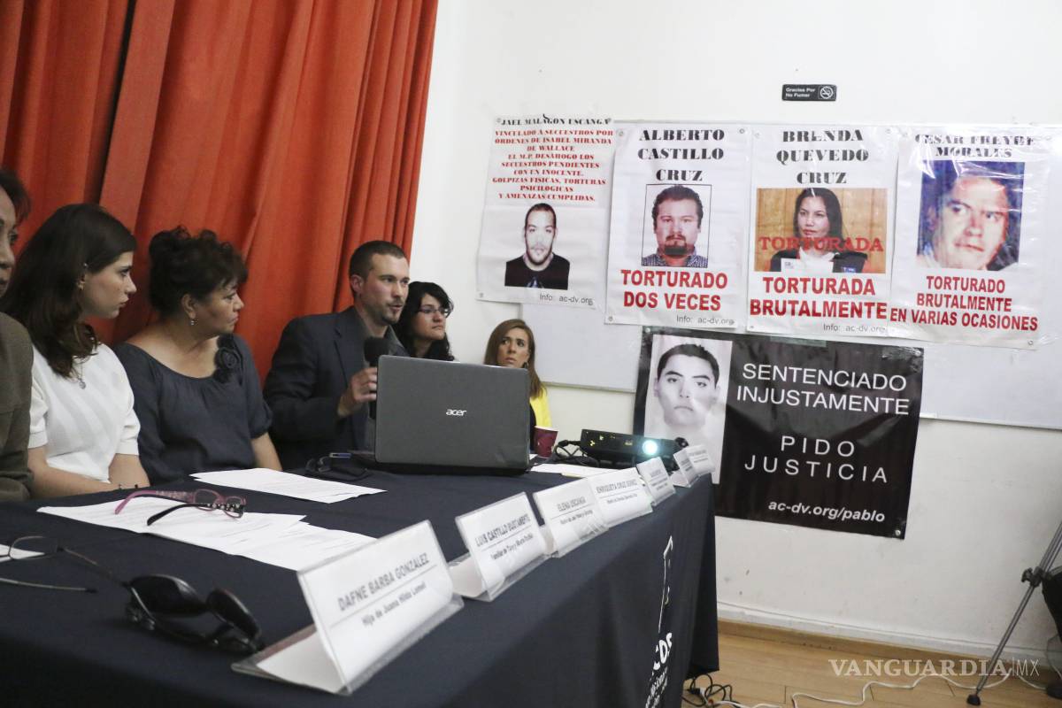 $!CIUDAD DE MÉXICO, 10 JULIO 2016.- La Asociación Canadiense por el Derecho y la Verdad encabezados por su presidente David Berthet acompañado por los familiares de los detenidos por el caso Wallace, denunciaron en conferencia de prensa la falsedad del posible secuestro de Hugo Alberto Miranda y declaraciones obtenidas bajo tortura de los posibles culpables así como pruebas fabricadas.