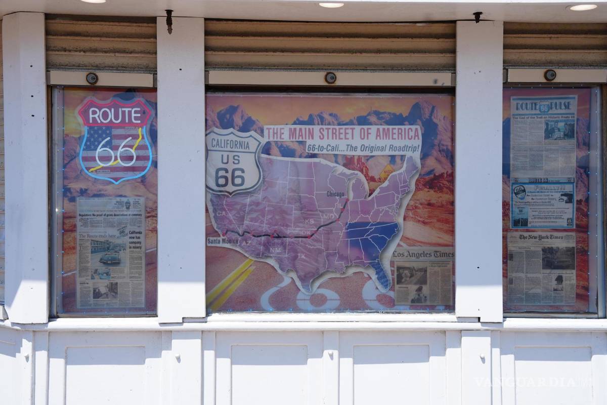 $!Un mapa de la emblemática Ruta 66 en Santa Mónica.