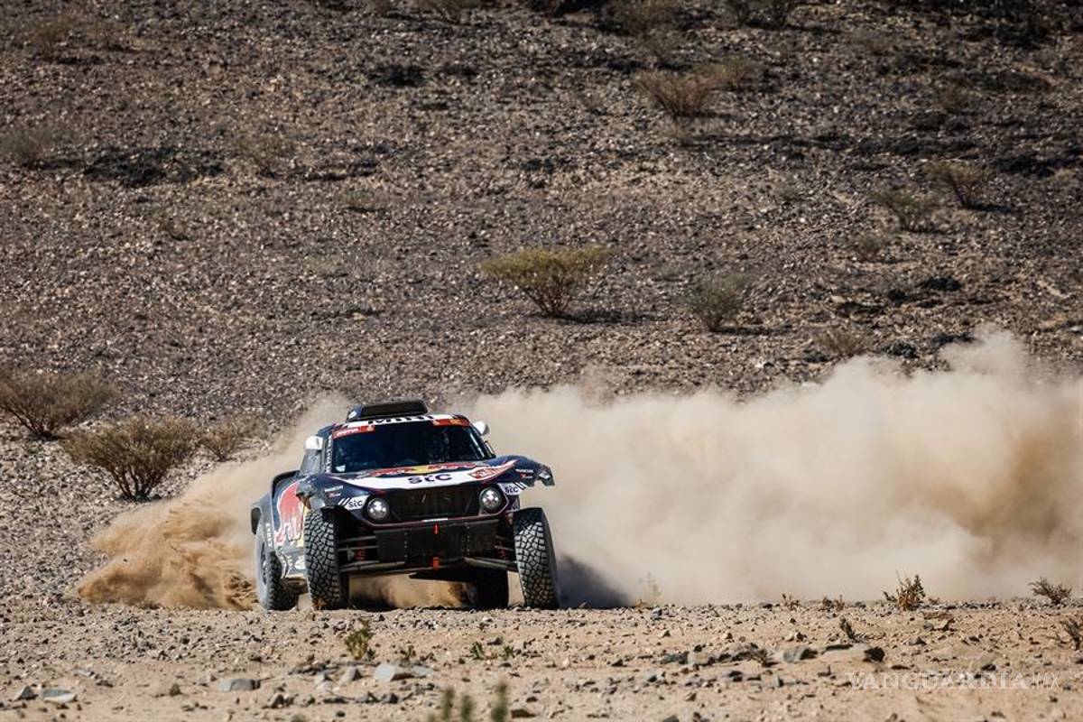 Carlos Sainz comienza con el pie derecho el Rally Dakar