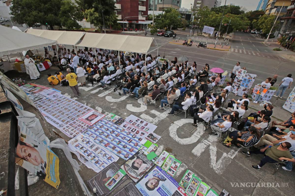 $!GUADALAJARA, JALISCO. 30 AGOSTO 2026.- En las inmediaciones de la Glorieta de los Desaparecidos y en el marco del Día Internacional de las Victimas de Desaparición Forzada, El Pastoral de la Misericordia llevó a cabo una misa denominada “Justicia Verdad y Paz” para conmemorar el día, en la misma participo el coro de las madres buscadoras quienes amenizaron con las melodías de la ceremonia.