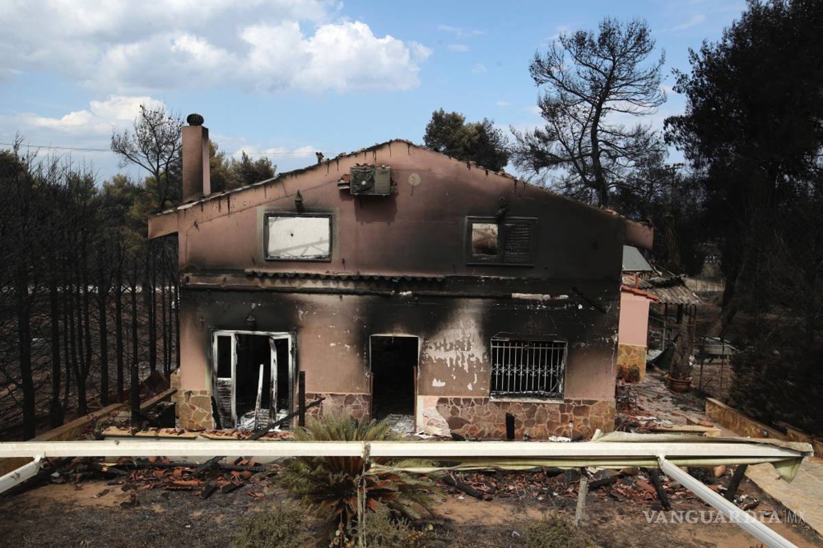 Incendio en Grecia deja luto nacional por decreto, van 74 víctimas al día de hoy