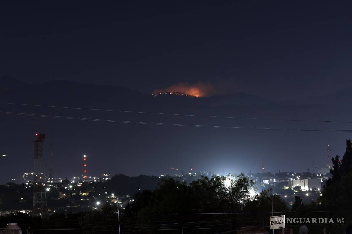 $!Saltillo, Coahuila 13 de mayo del 2022. Incendio Forestal en las sierras del ejido Cuahtemoc, que colinda con el lado sur del cañón de San Lorenzo.