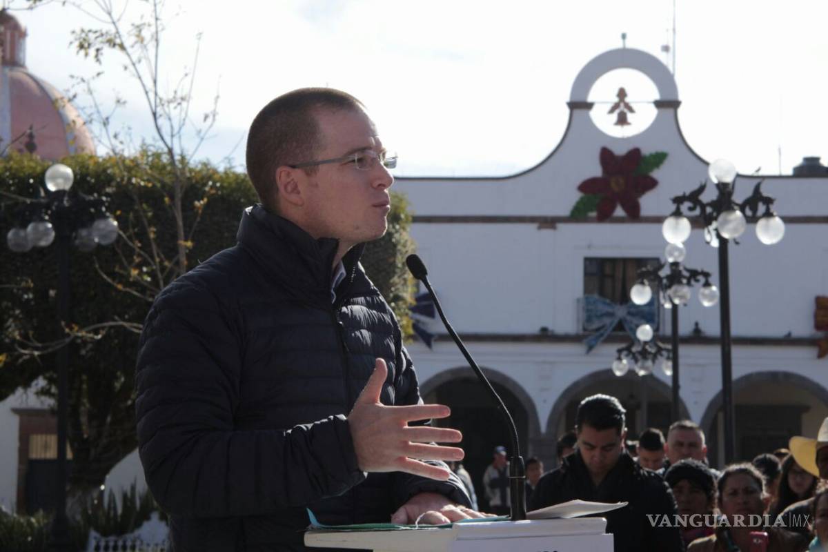 Meade monta templetes y hasta se disfraza: Ricardo Anaya