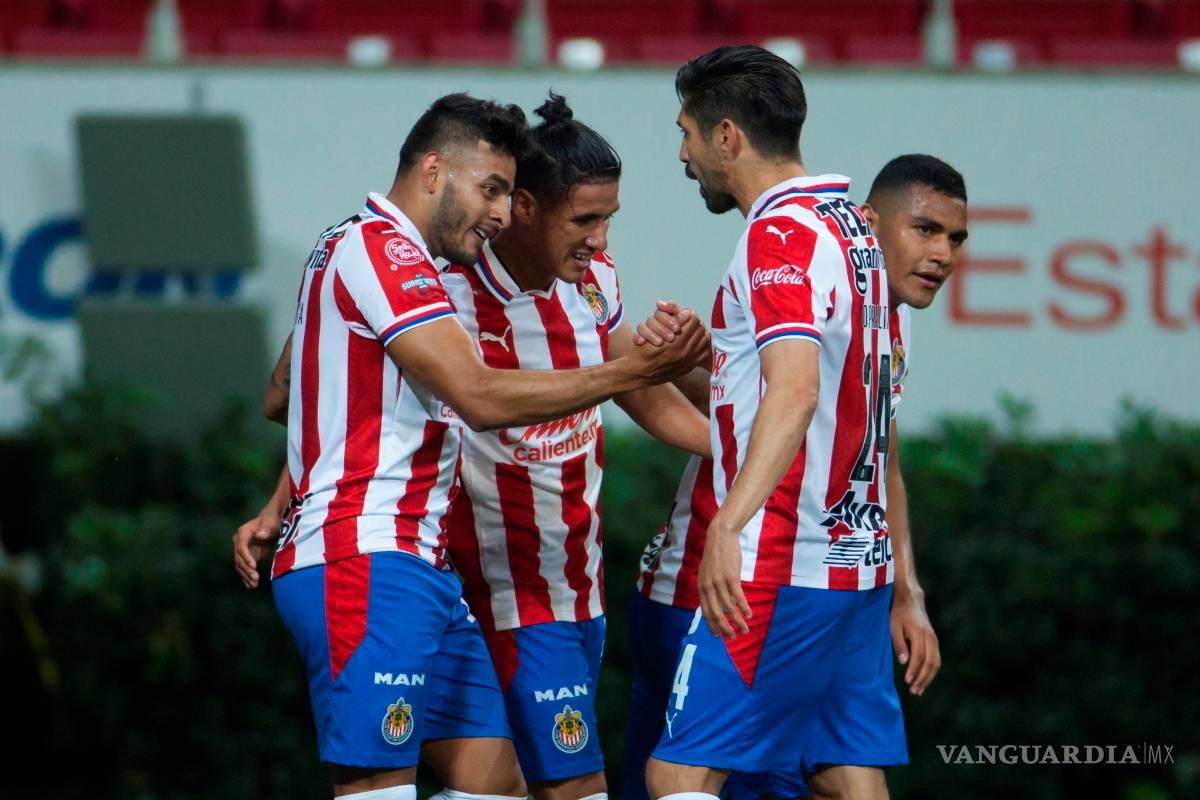 Chivas anota 3 en los últimos minutos y manda al Monterrey al repechaje