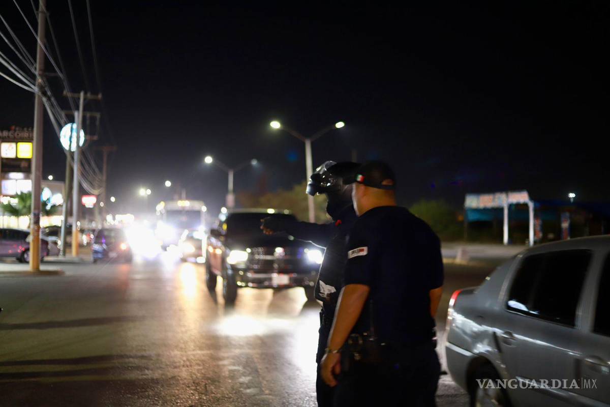 $!Los menores, de 14 y 15 años, fueron puestos a disposición del Ministerio Público Especializado en Adolescentes, mientras que el oficial lesionado permanece bajo observación médica.