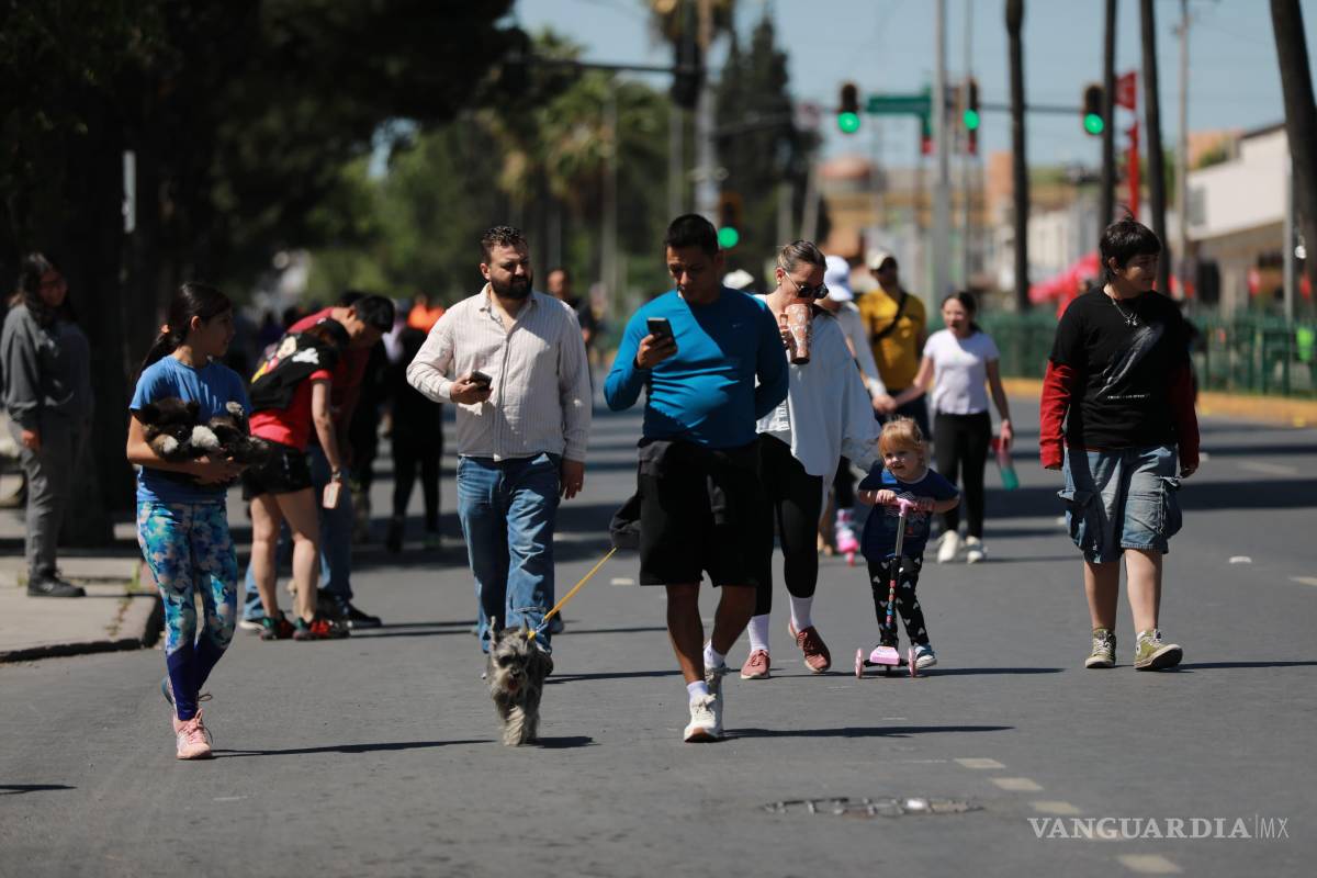 $!Familias completas se dieron cita en la Ruta Recreativa para disfrutar del paseo dominical y festejar el Día de las Madres con actividades al aire libre.