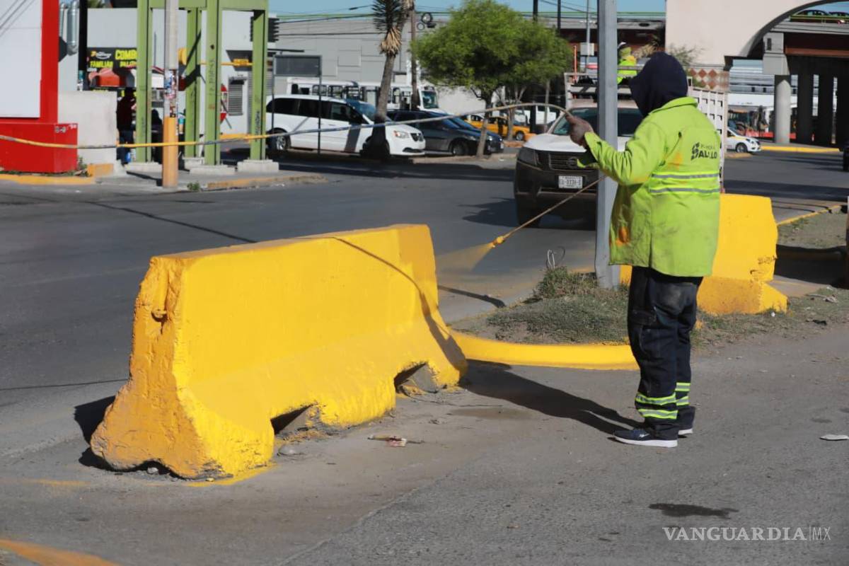 $!La Dirección de Servicios Públicos Municipales pintó barreras para mejorar visibilidad y seguridad en el tramo de Nuevo Mirasierra.