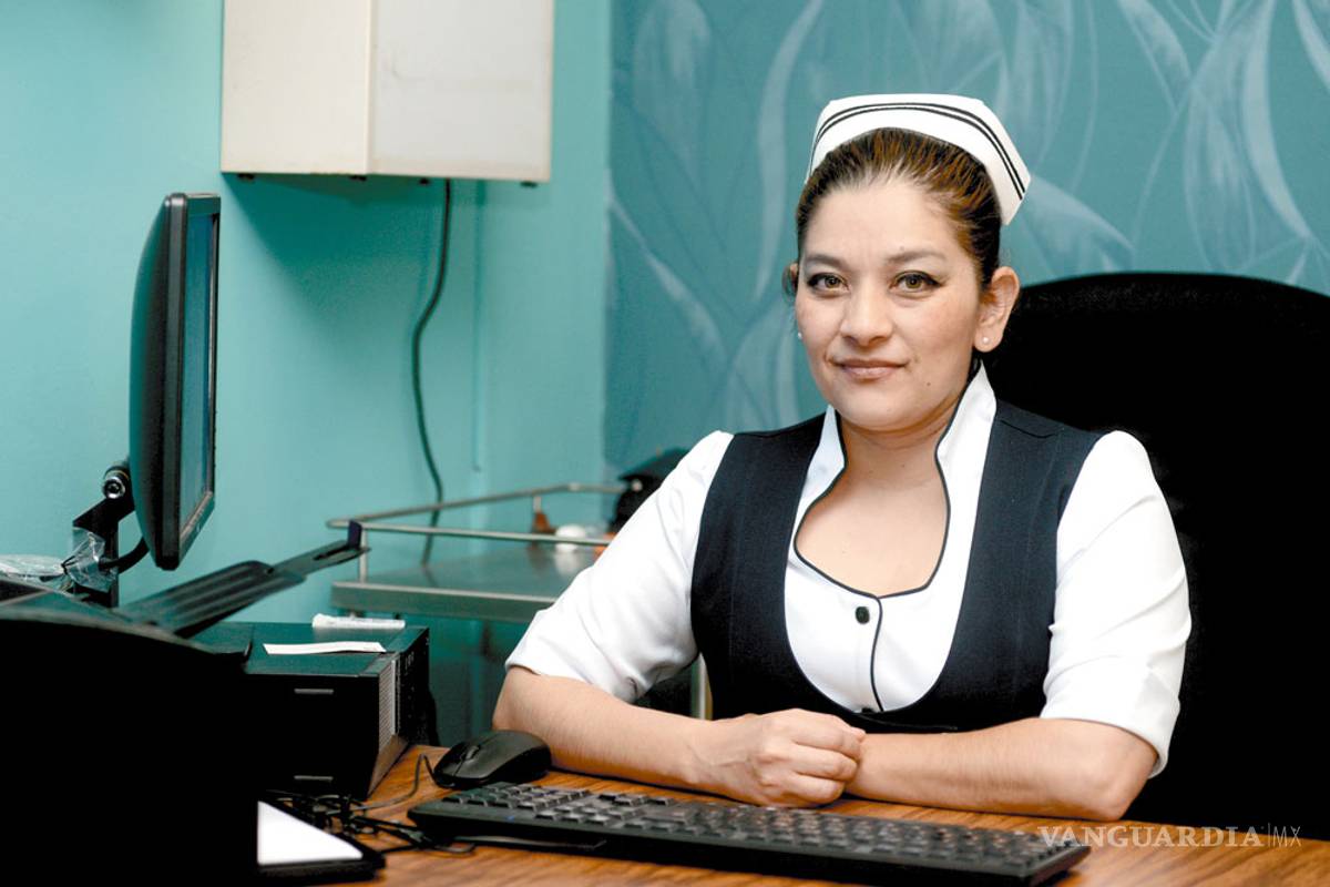 Comparte Marcela Soto sus 20 años de labor en la enfermería, con motivo del Día de la Enfermera