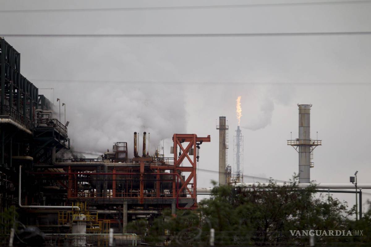 Busca Pemex para 2024 incrementar producción en refinería de Cadereyta; anuncia rehabilitación