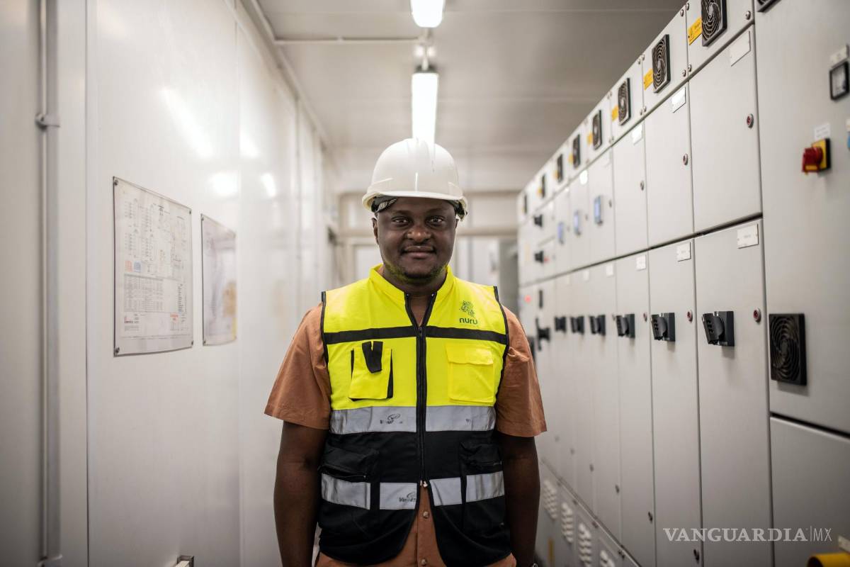 $!Archip Lobo, fundador de Nuru, en el sitio de la primera microrred urbana de la empresa, en Goma, República Democrática del Congo.