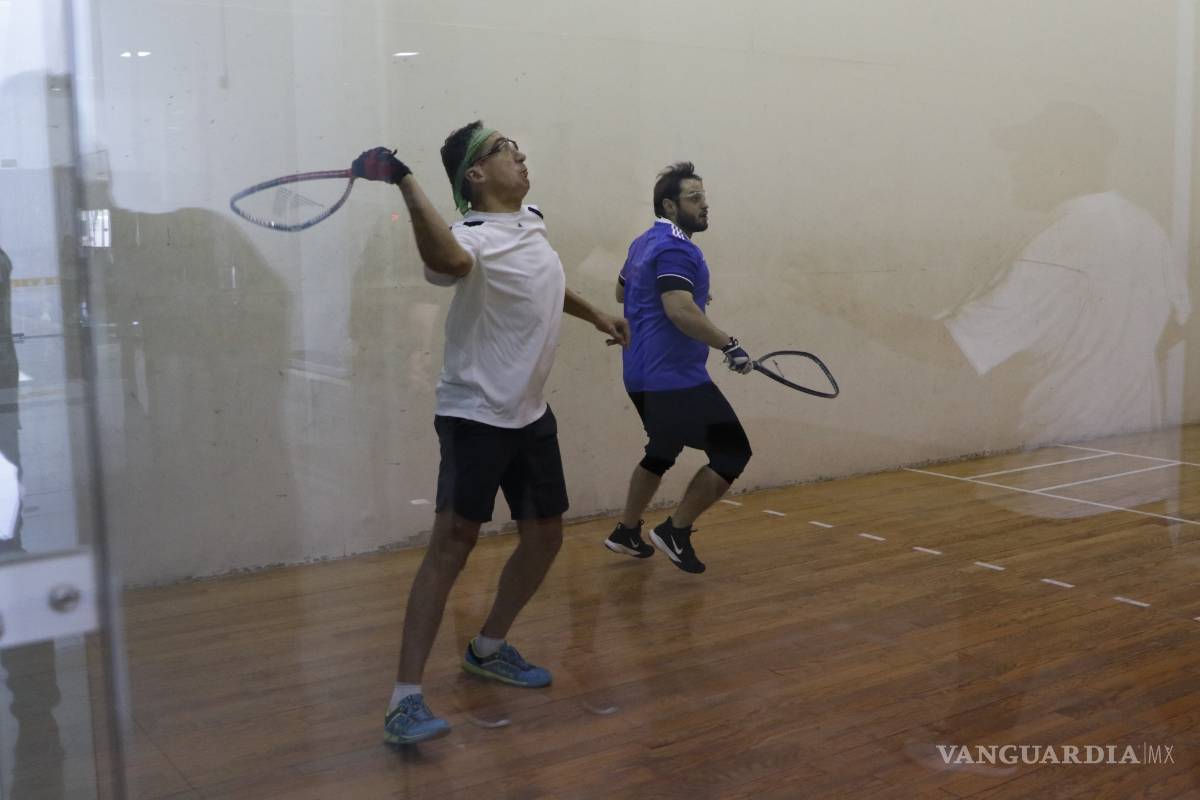 Llega el espíritu festivo a canchas de ráquetbol