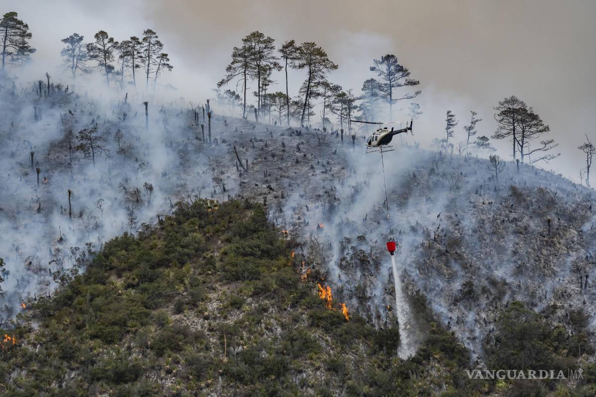 $!El combate con helicópteros también se realizó durante la jornada dominical.