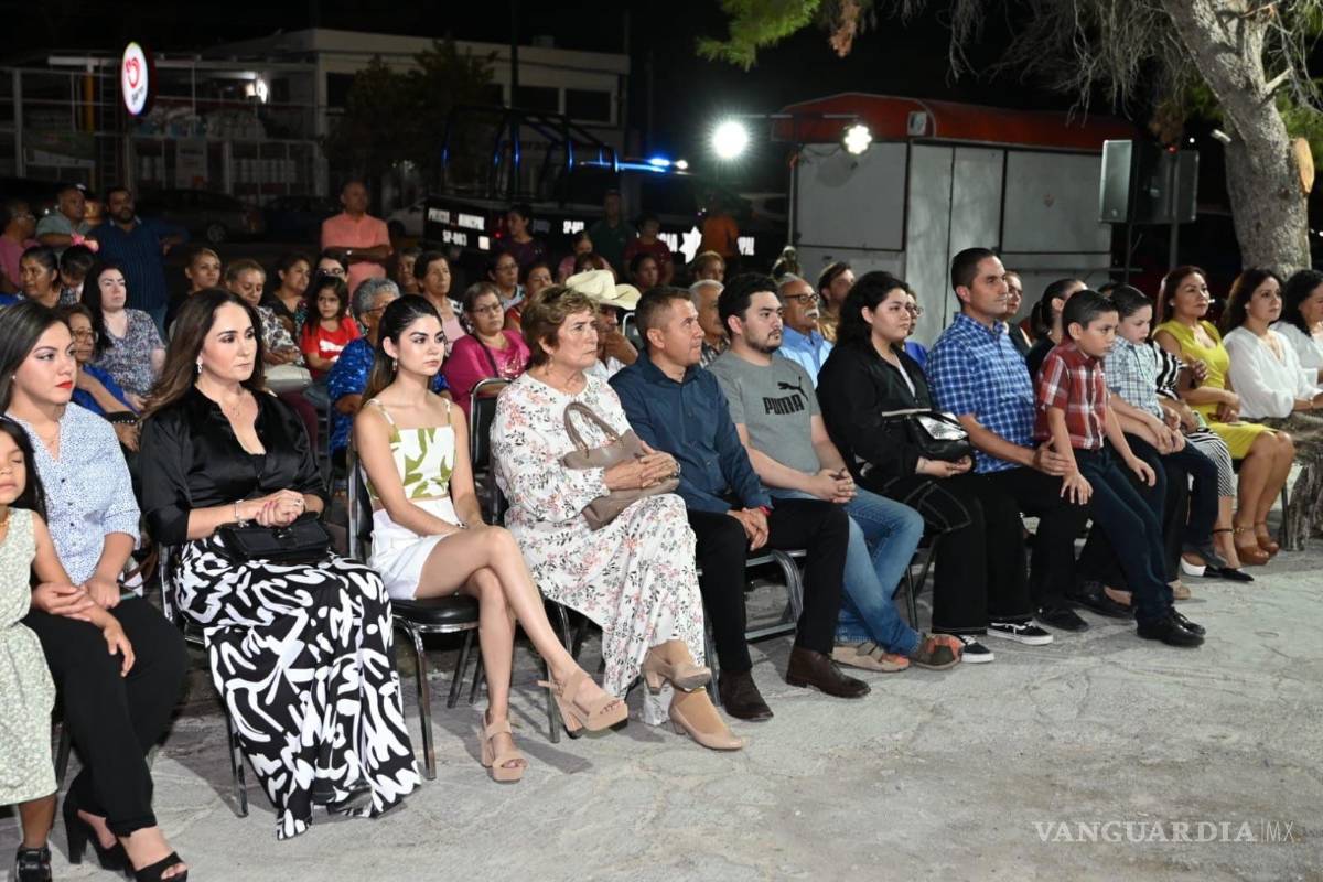 $!La familia Ayala Quintanilla muestra gratitud por el homenaje a su padre, cuyo legado se mantiene fuerte y presente en la localidad.