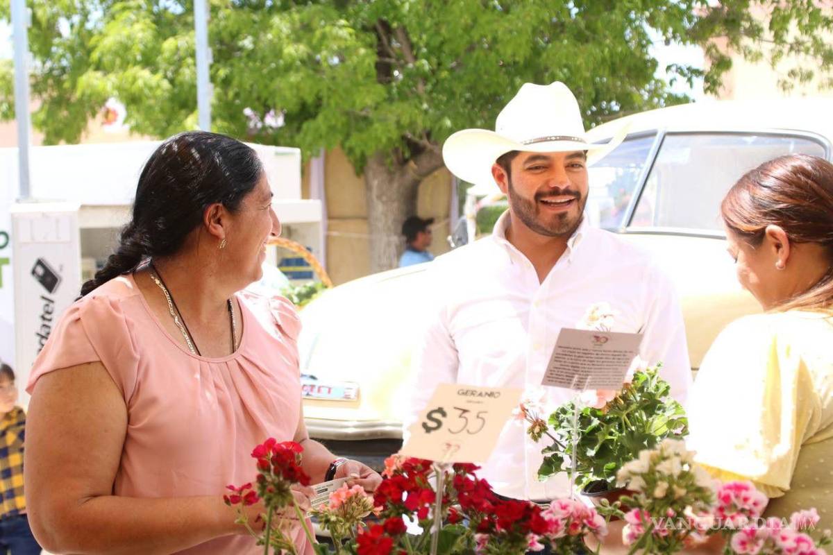 $!El alcalde de Arteaga, Ramiro Durán, dio la bienvenida a los visitantes y agradeció su presencia en el evento gastronómico.