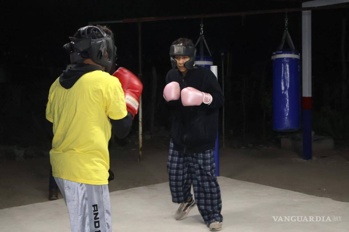 $!Integrantes del club de box entrenan en el área rehabilitada con apoyo de la fundación.