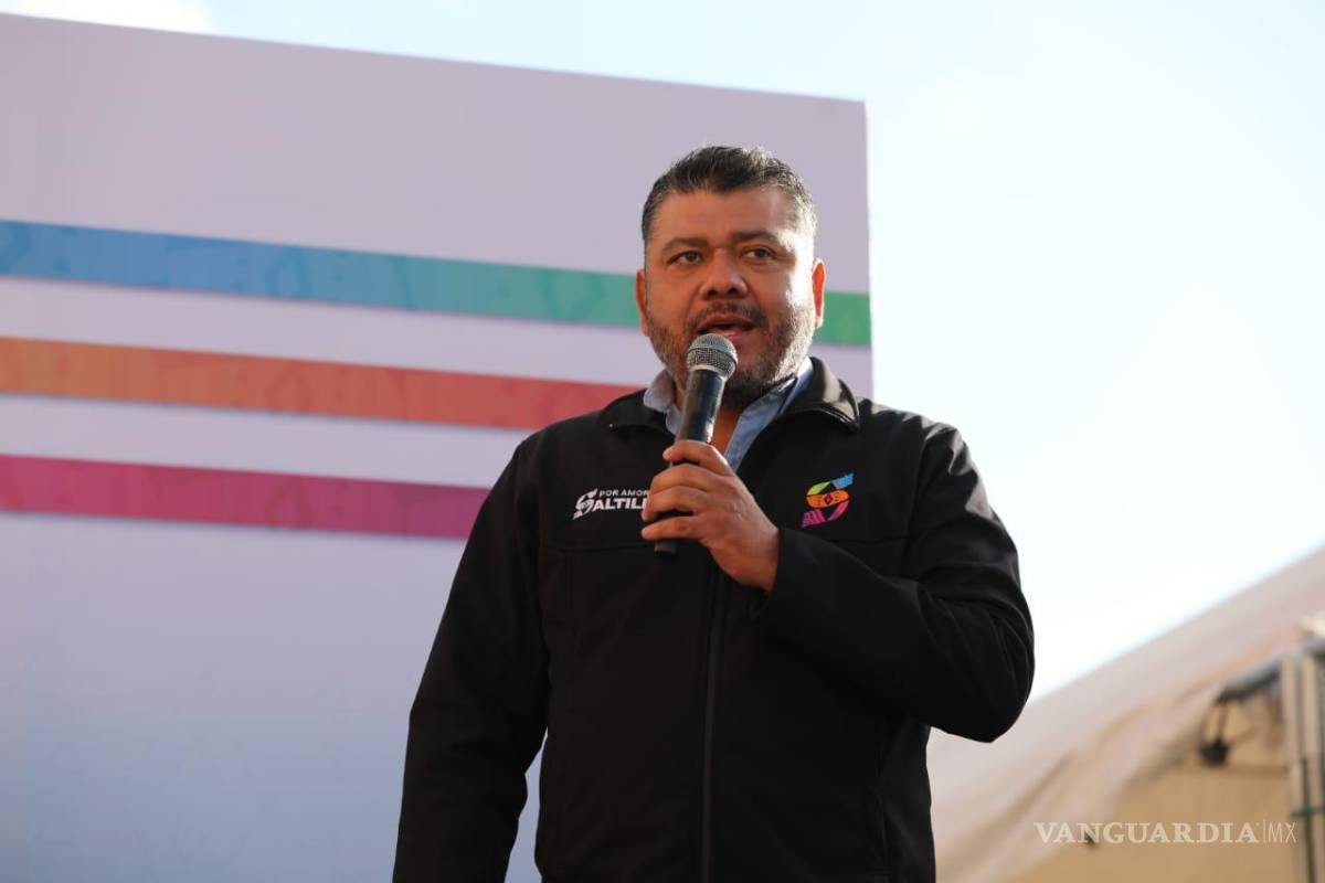 $!El Mercado Joven atrajo a miles de saltillenses, incluyendo familias que aprovecharon la oportunidad para conocer los productos locales mientras paseaban por el Distrito Centro de la ciudad.