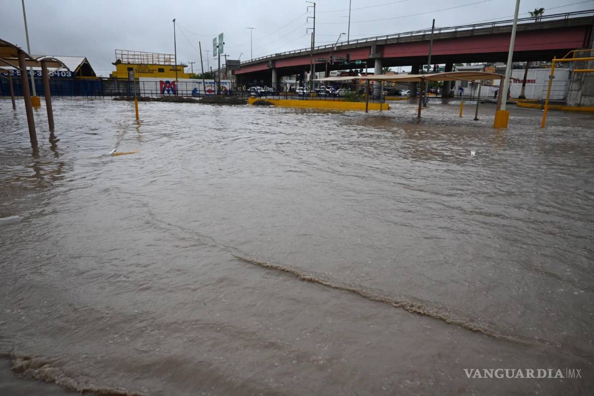 $!Aunque la lluvia acumuló 19.3 milímetros, autoridades señalaron que el volumen de agua que descendió de los cerros fue el principal factor de las inundaciones.