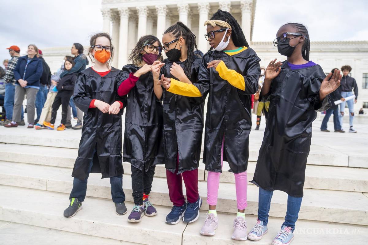 $!Niñas vestidas como el juez Ketanji Brown Jackson Washington, DC.