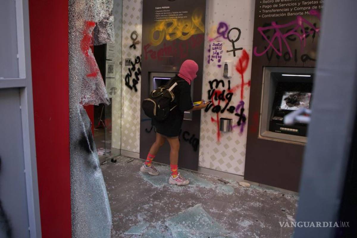 8M: Entre el dolor y la rabia con el grito de “Ni una más” miles de mujeres toman las calles en México (fotos)