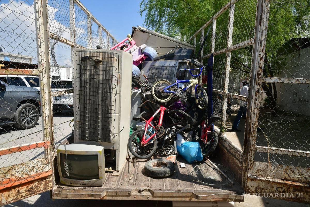 $!Materiales como bicicletas, aparatos electrónicos y otros objetos fueron reunidos durante la segunda jornada del Mercadito Pa’ Delante realizada en Frontera.
