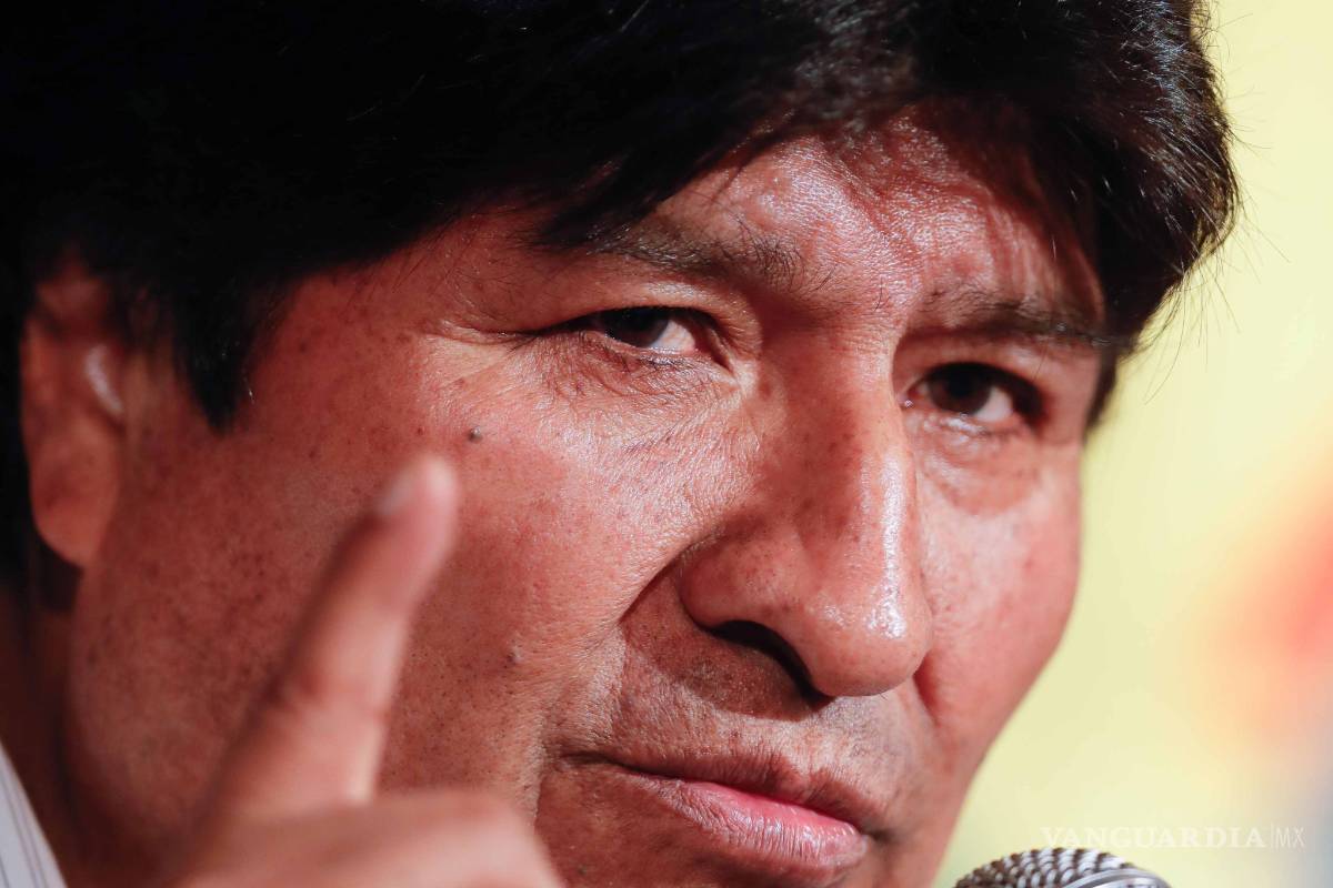 Evo Morales acusa de "injusta, ilegal e inconstitucional" la orden de aprehensión
