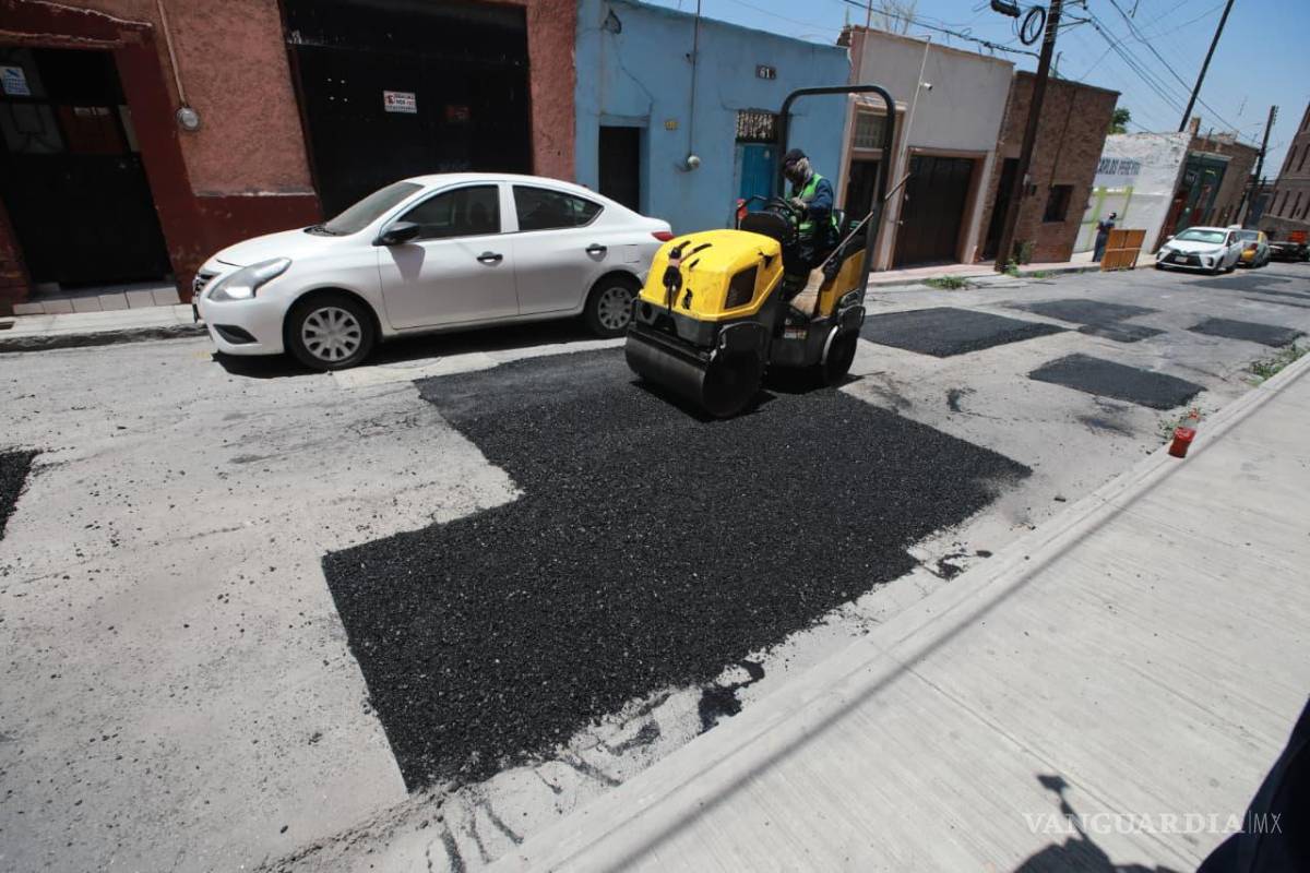 $!Los trabajos de reparación de pavimento también se realizaron en calles del Barrio Mágico del Ojo de Agua y otros sectores de Saltillo.