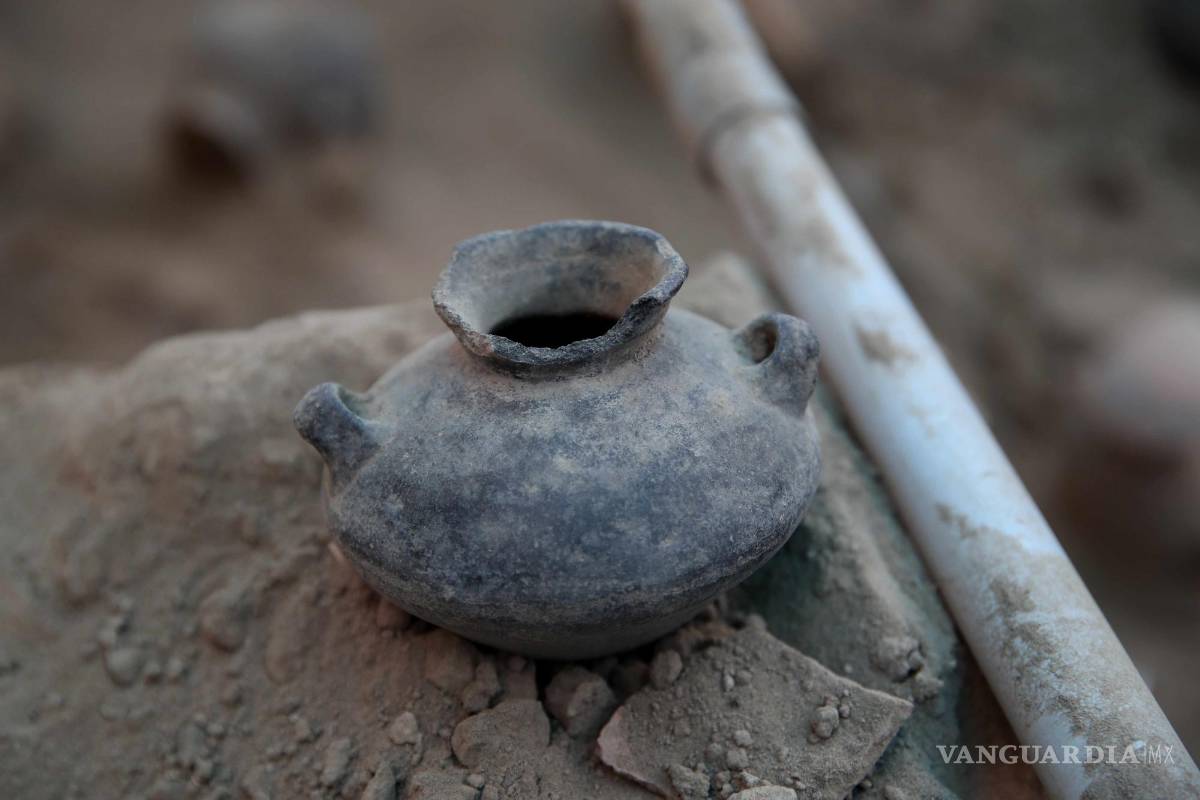 $!El misterio recae en que seis de los cuerpos son de bebés y niños y el buen estado de conservación de estos y de cerámicas que les acompañaban como parte del ritual podrán dar más información de la milenaria conformación de la capital de Perú.