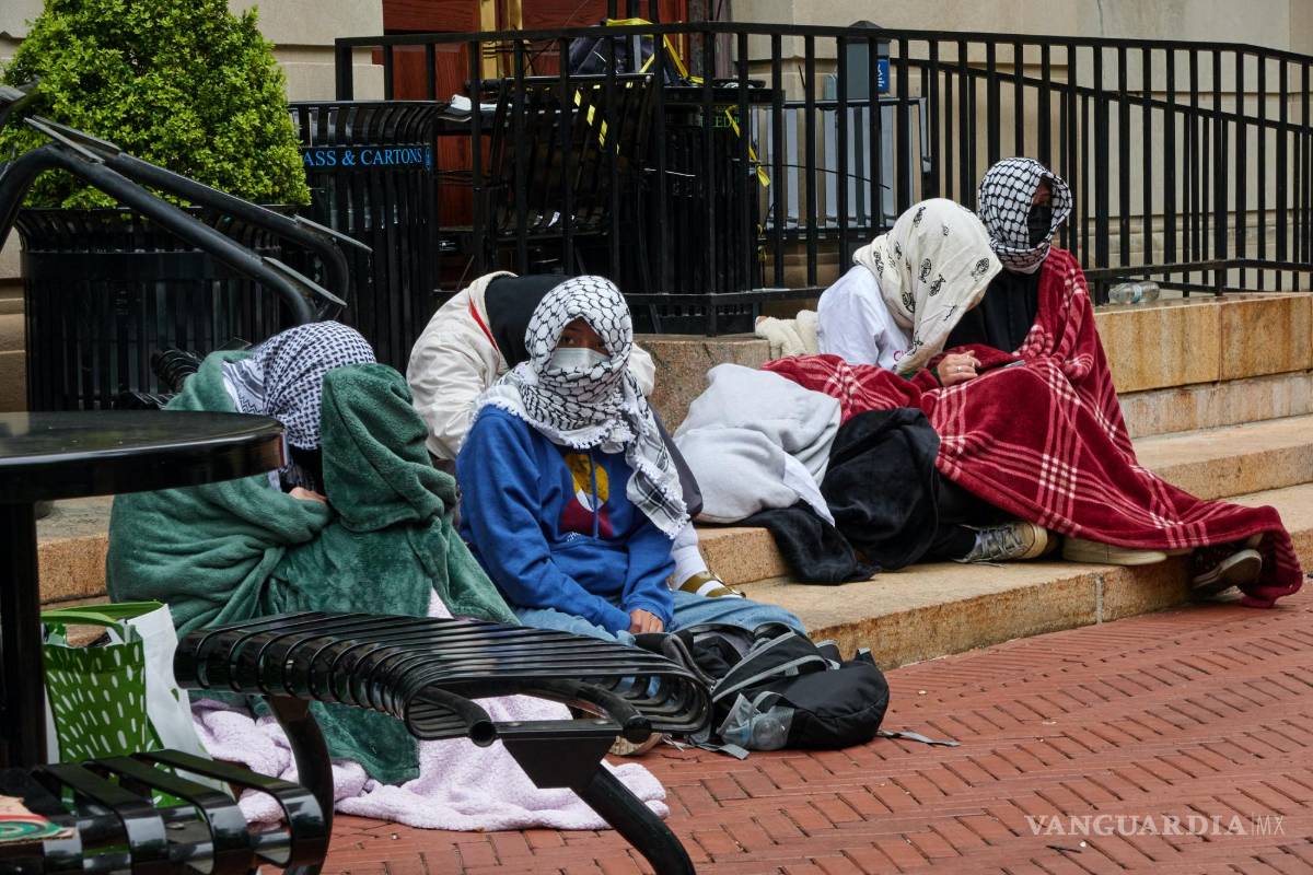 $!“Si doy mi nombre, pierdo mi futuro”, explicó sin rodeos un estudiante de Northwestern, mientras se manifestaba con una kufiya y pedía el anonimato.