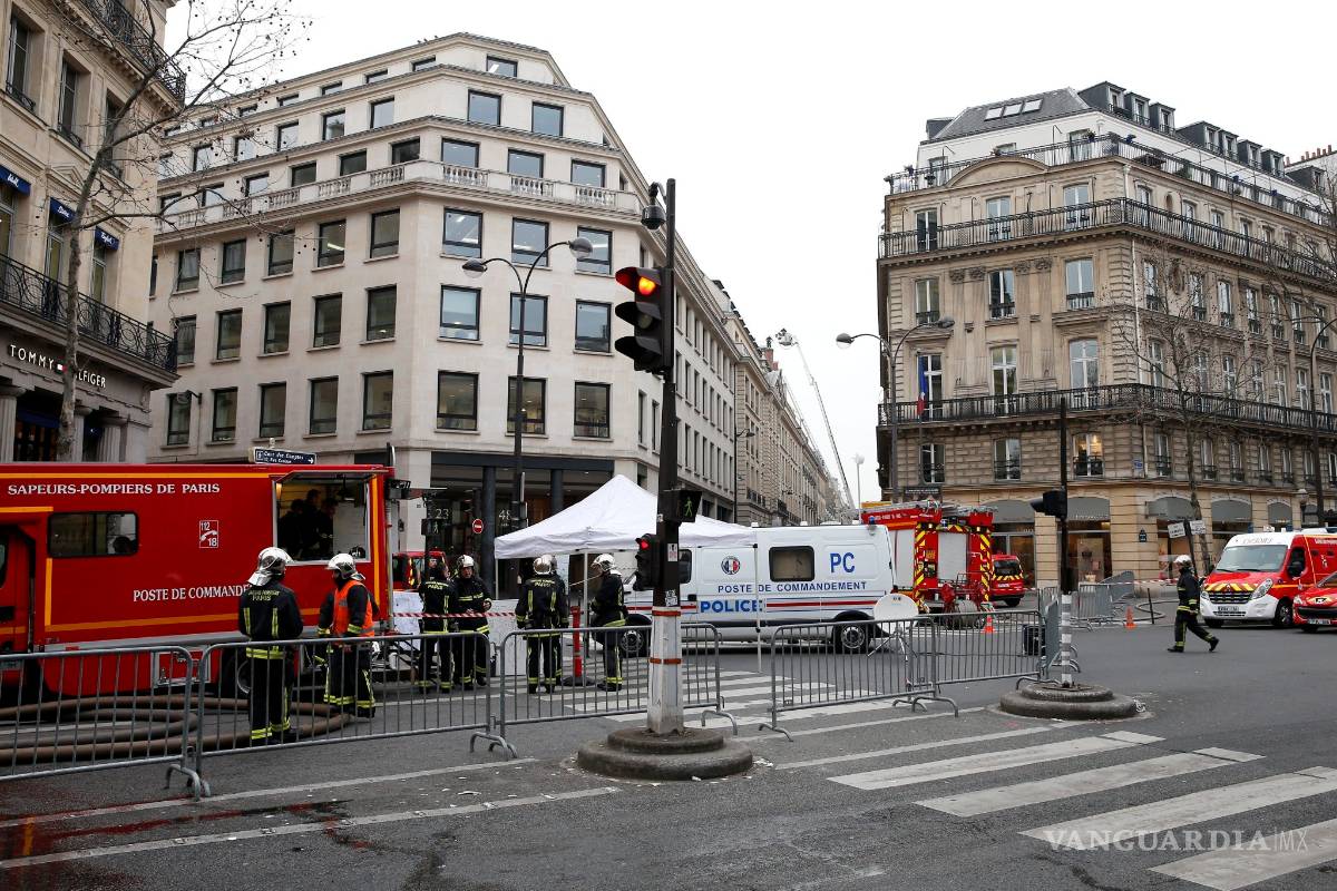 Arde emblemático Hotel Ritz de París; no hay heridos