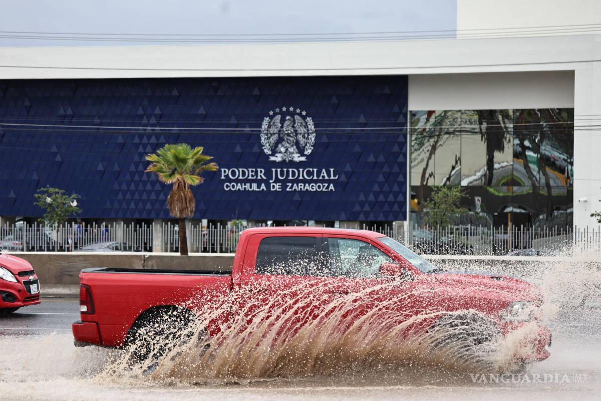 $!Los habitantes denuncian que algunos desarrollos han modificado cauces naturales, provocando que el agua busque nuevas rutas durante las precipitaciones intensas.