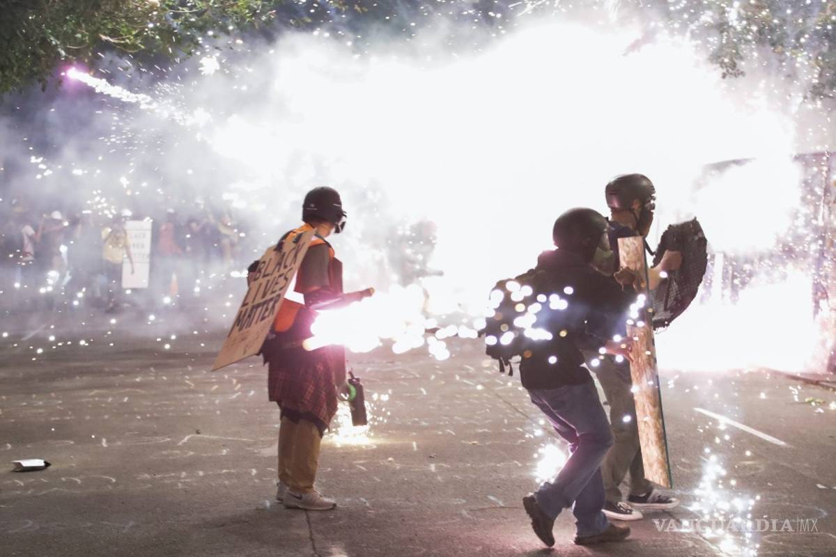 Portland continúa con intensos choques entre policías y manifestantes