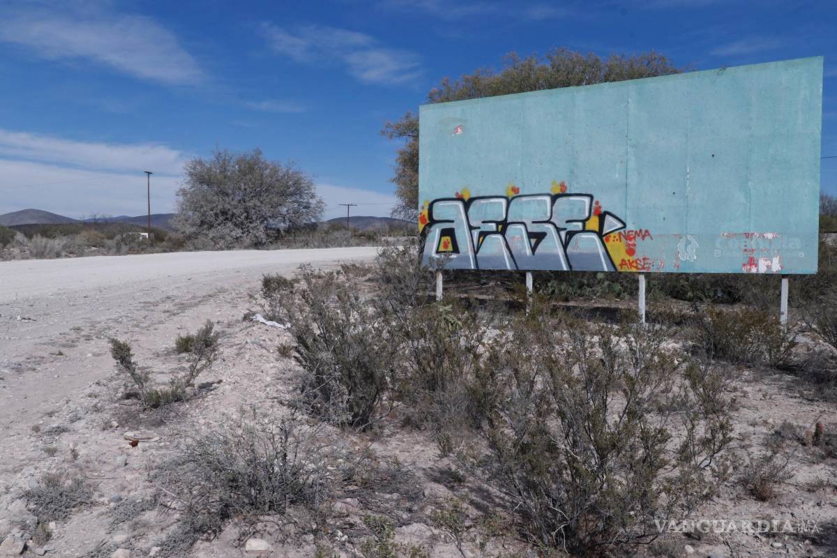 Situación afecta a cerca de un centenar de estudiantes; sin chofer de transporte escolar, ni camino en ejido