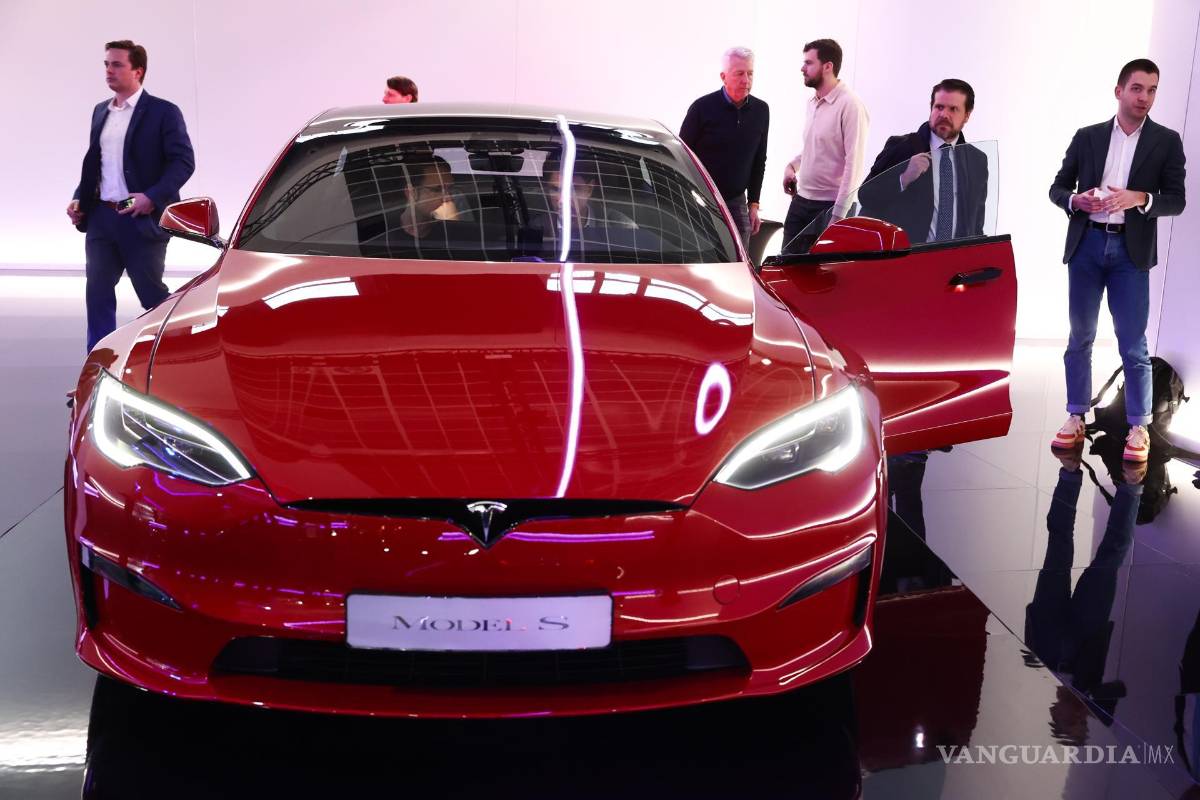 $!Un Model S de la empresa automotriz estadounidense Tesla durante la inauguración del Salón del Automóvil de Bruselas 2023, en Bruselas, Bélgica.
