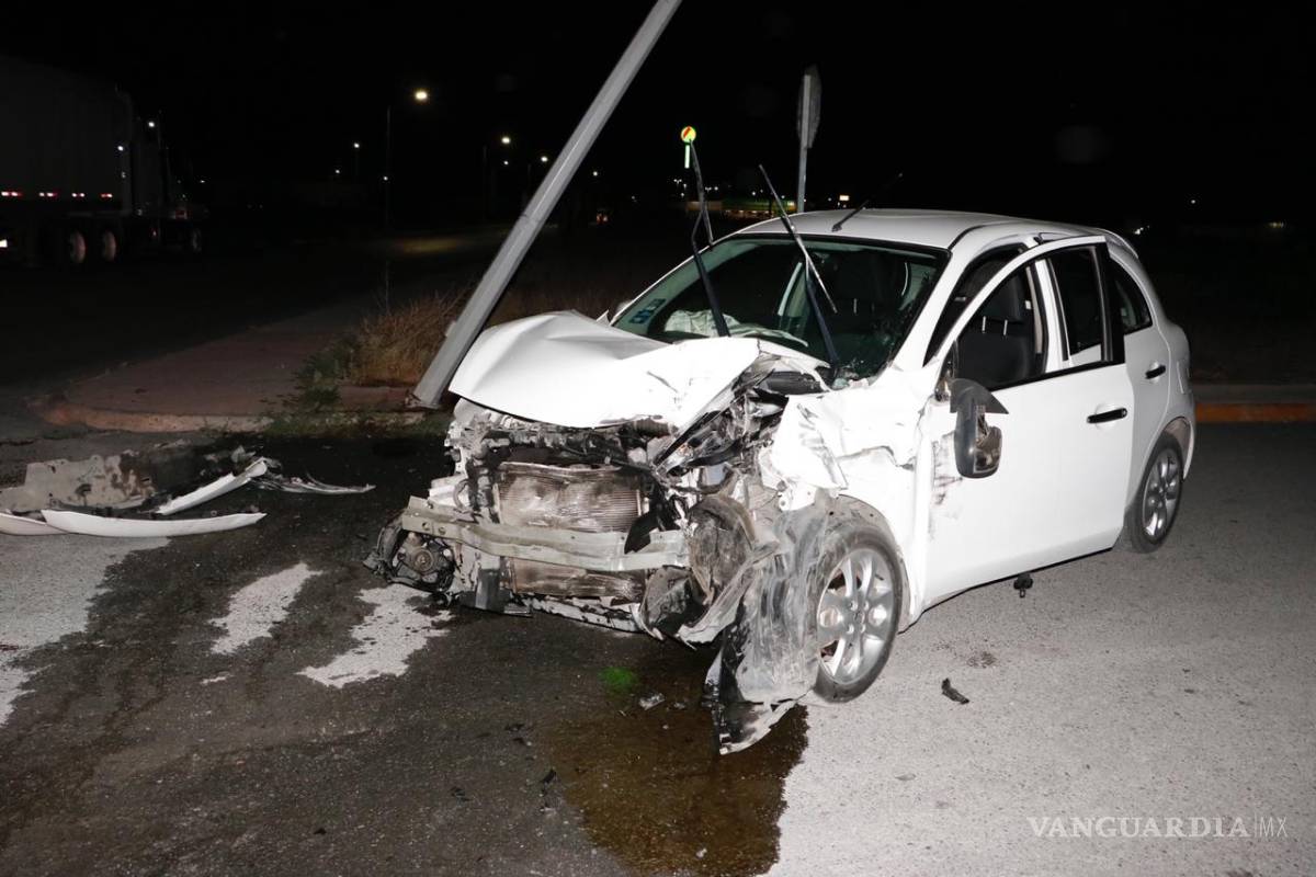 $!Trailero quita derecho de paso y causa accidente