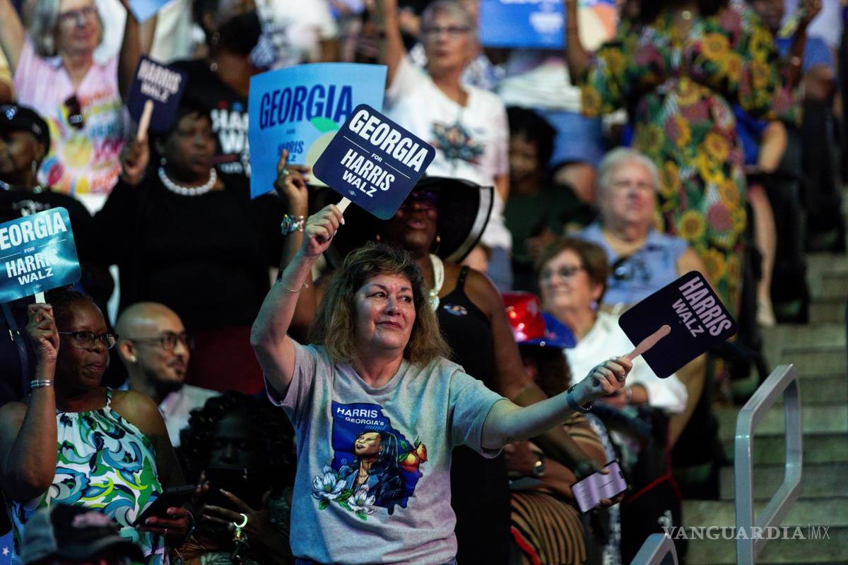 $!Cientos de simpatizantes de Kamala estuvieron apoyando a la actual vicepresidenta durante el mitin en Georgia.
