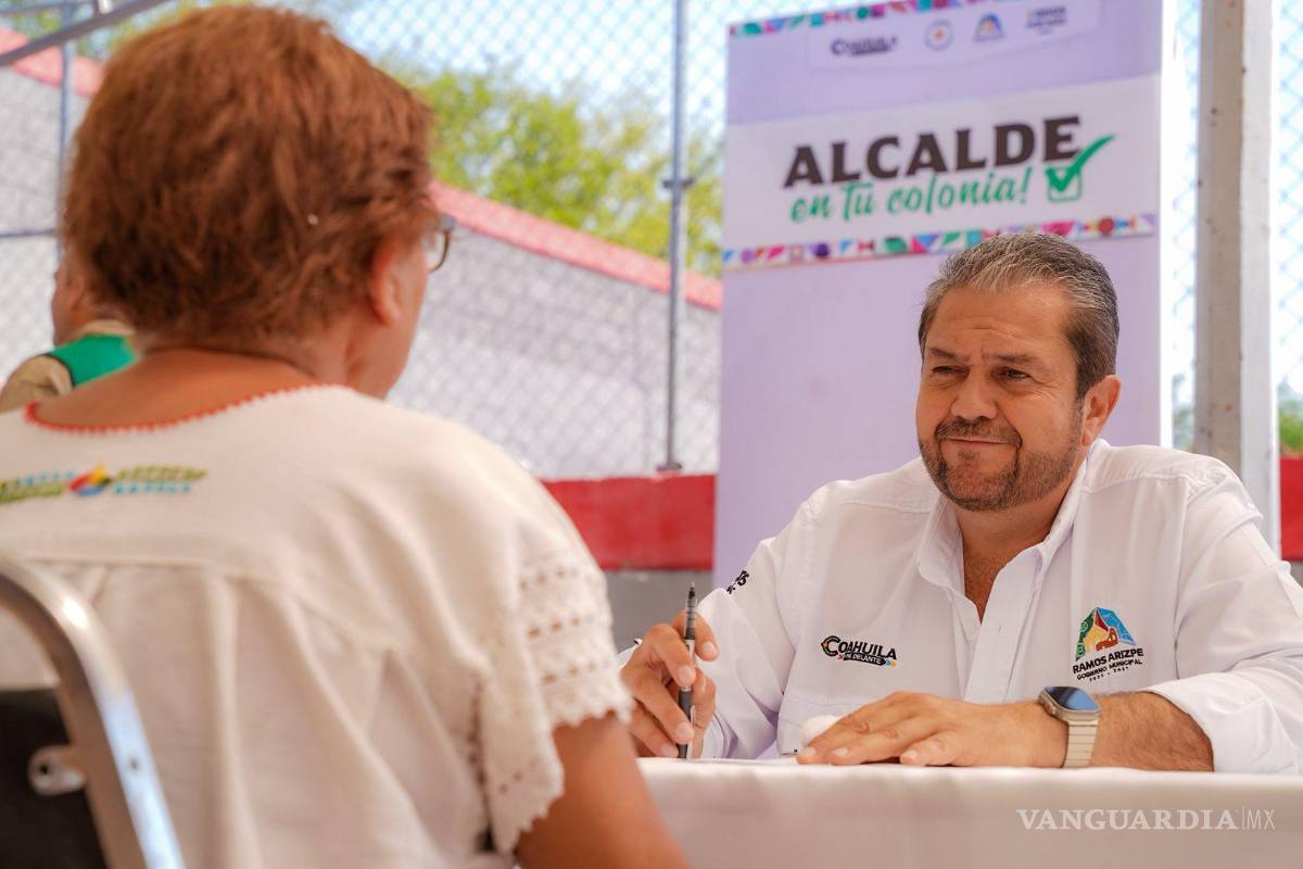$!El alcalde Tomás Gutiérrez Merino mantiene recorridos constantes por colonias de Ramos Arizpe para escuchar y atender directamente las necesidades de la población.