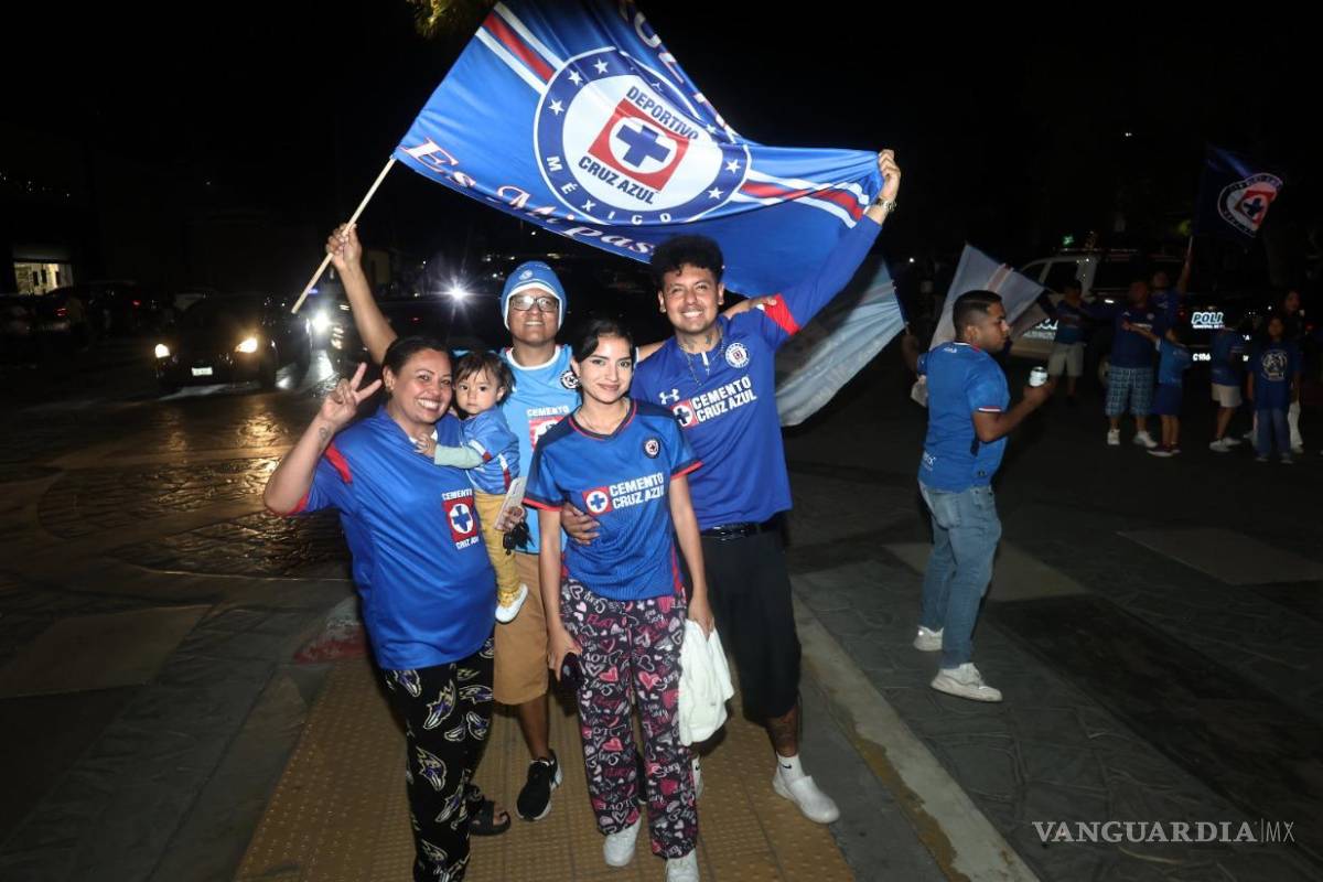 $!Niños, jóvenes y adultos mayores participaron en la celebración que reunió a miles de aficionados durante la noche del sábado.