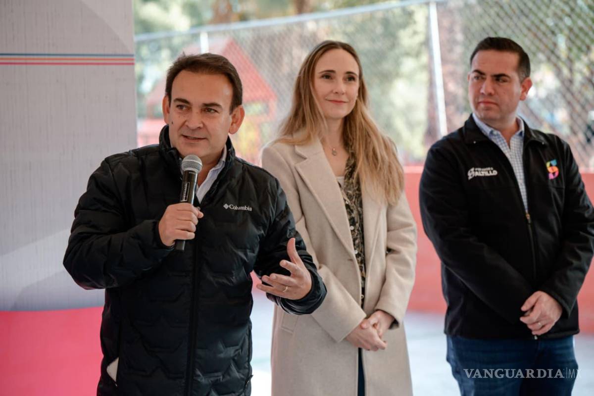 $!En el arranque de la obra estuvieron presentes el diputado local Álvaro Moreira; el regidor Eduardo Morelos; la contralora municipal, Patricia Peña; y el director de Infraestructura y Obra Pública, Antonio Nerio.