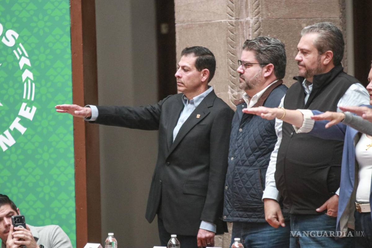 $!El rector Octavio Pimentel Martínez rindió protesta como integrante del Consejo Ciudadano para el Combate de Incendios Forestales en Palacio de Gobierno.