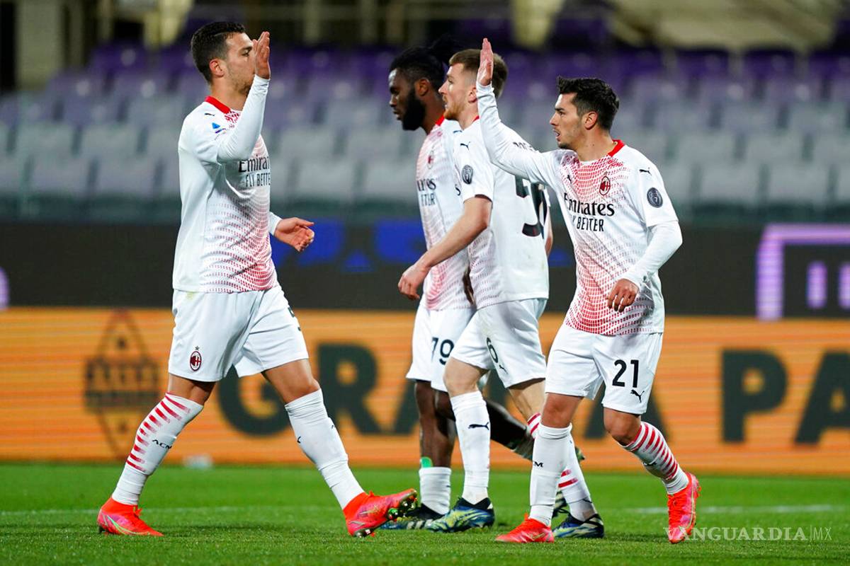Milan derrota a la Fiorentina y sigue a la caza del liderato en Italia