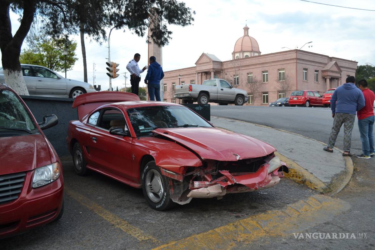 Chocan en bulevar Carranza; no aceptan la culpa