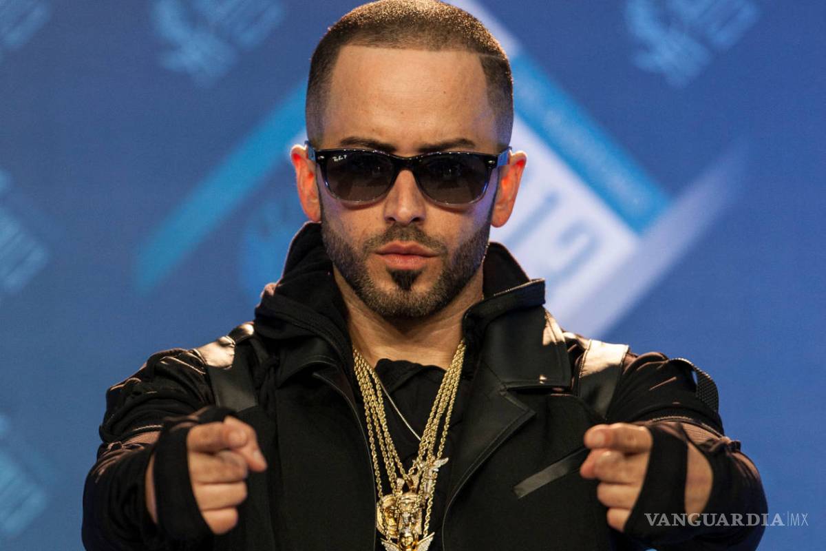 $!Yandel se da una actualización reguetonera